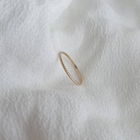 bague anneau striée fine - plaqué or